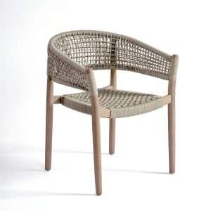 Silla madera grisácea y cuerda